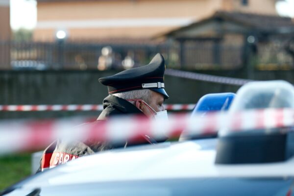 Omicidio di San Giuliano Milanese, fermato il compagno killer: filmato mentre scappava barcollando