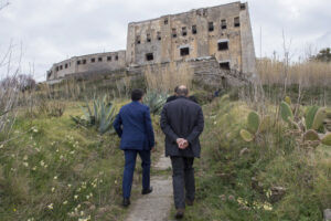Rinasce il carcere di Ventotene, struttura convertita all’accoglienza per rilanciare il turismo dell’isola Rinasce il carcere di Ventotene, struttura convertita all’accoglienza per rilanciare il turismo dell’isola