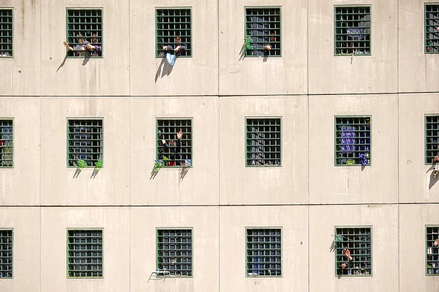 Malati in cella e disoccupati fuori: a Poggioreale uno su 2mila è stato assunto