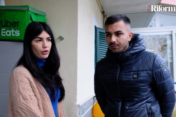 “La casa va abbattuta anche se c’è la pandemia”, la decisione del magistrato mette in strada la famiglia di Emanuela