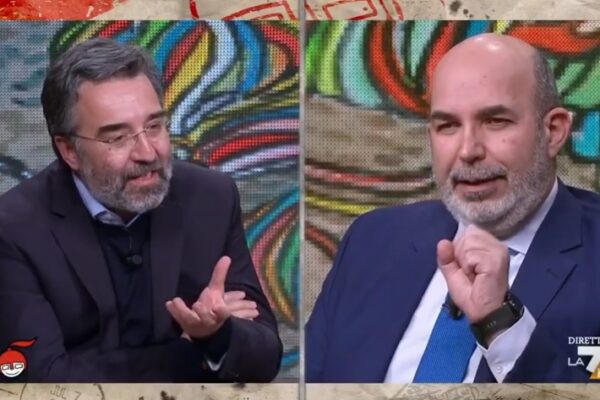 Vito Crimi impallinato in tv, il leader dei 5 Stelle alle corde: “Mi consenta…”