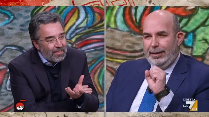 Vito Crimi impallinato in tv, il leader dei 5 Stelle alle corde: “Mi consenta…”