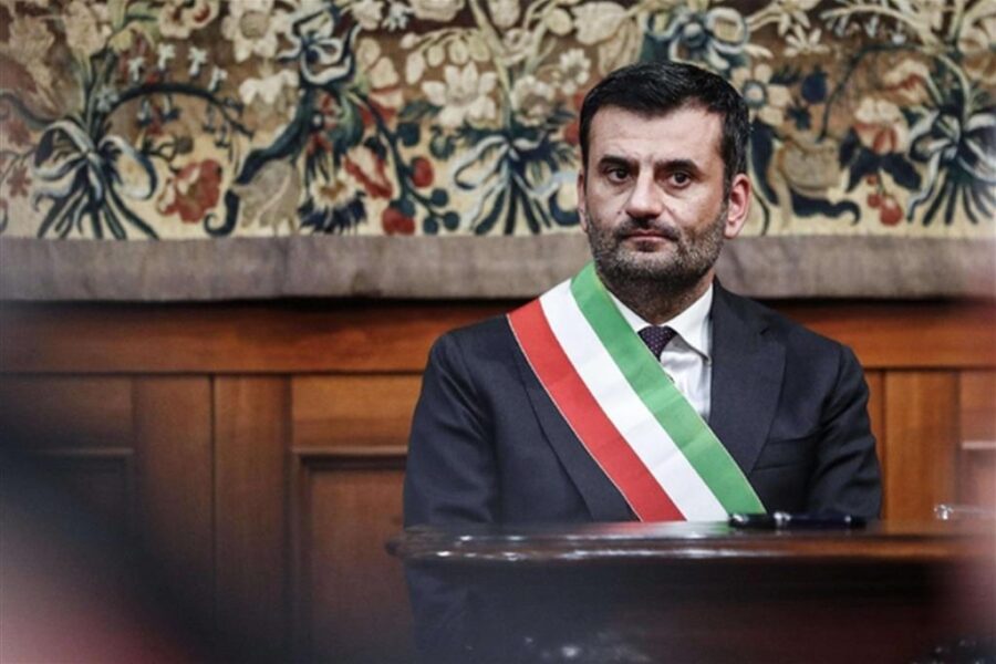 Codice Interno, da inchiesta a terreno di scontro: il rifugio del centrodestra sprovvisto di candidato