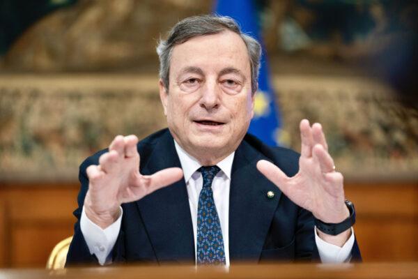 Per Draghi scoppia il caso McKinsey: bufera per la consulenza sul Recovery Plan