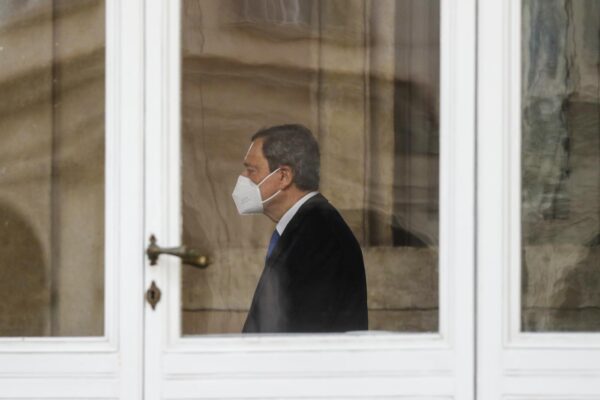 Come convincere i grillini a votarlo? Draghi e Mattarella si erano visti già 48 ore prima dell’incarico…