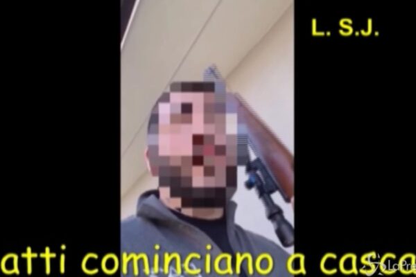 “I gatti cominciano a cascare”, il video dell’affiliato a clan che giustizia felino perché non riesce a dormire