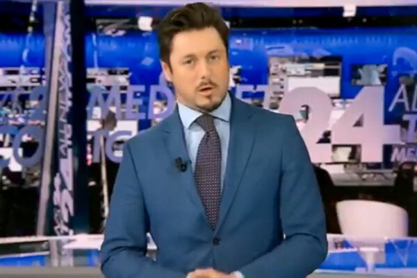 Andrea Giambruno “dispiaciuto per l’imbarazzo e il disagio creato”, la decisione di Mediaset: niente conduzione, ma rimane responsabile del programma Andrea Giambruno “dispiaciuto per l’imbarazzo e il disagio creato”, la decisione di Mediaset: niente conduzione, ma rimane responsabile del programma