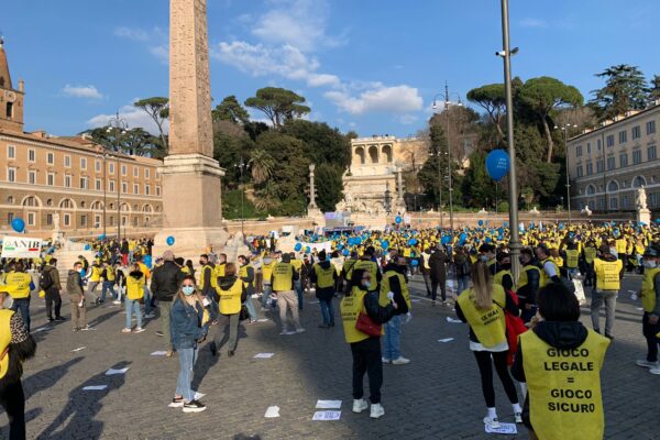Manifestazioni settore gioco a Roma e Milano: “Fateci aprire, siamo presidio contro illegalità”