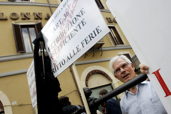 Giustizia anche per i giudici onorari, pagati a cottimo e senza tutele rispetto ai colleghi togati Giustizia anche per i giudici onorari, pagati a cottimo e senza tutele rispetto ai colleghi togati