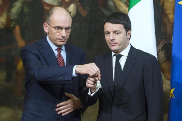 Foto Roberto Monaldo / LaPresse22-02-2014 RomaPoliticaPalazzo Chigi – Insediamento del Presidente del Consiglio Matteo RenziNella foto Enrico Letta, Matteo RenziPhoto Roberto Monaldo / LaPresse22-02-2014 Rome (Italy)Chigi palace – Ceremony for the new Prime Minister Matteo RenziIn the photo Enrico Letta, Matteo Renzi