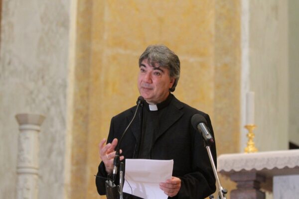 Chi è don Battaglia, ‘prete itinerante’ nuovo vescovo di Napoli Chi è don Battaglia, ‘prete itinerante’ nuovo vescovo di Napoli