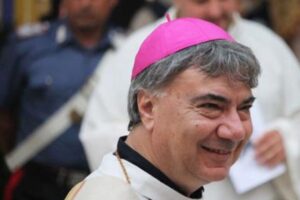 Don Mimmo Battaglia, le tappe della prima giornata da arcivescovo di Napoli: “E’ il prete di tutti”