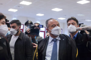 Ennesimo show di Gratteri, fiumi di droga e armi ma il blitz è fumoso