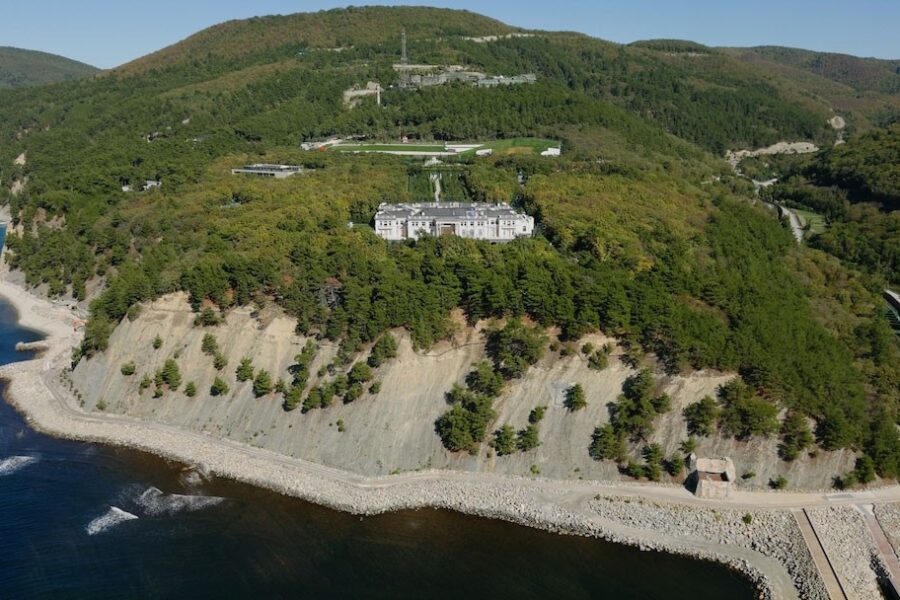 Il palazzo segreto di Putin, tutti i segreti svelati dall’oppositore Navalny