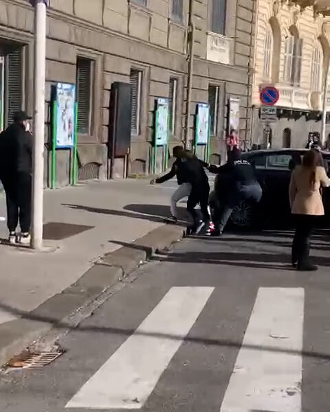 Degrado e violenza a Napoli, appello della Confcommercio al Prefetto e al Sindaco