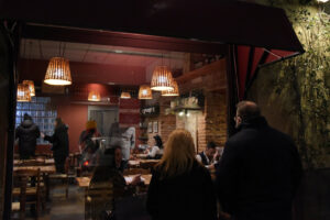 Ristoranti aperti a cena in zona gialla, ma il Cts smentisce il via libera: “Servono ulteriori misure restrittive”