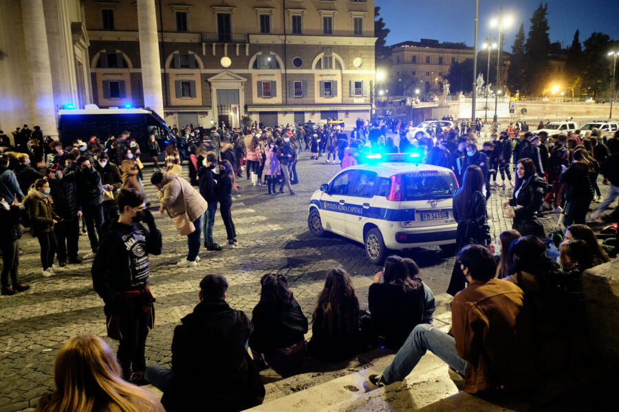 Colori delle Regioni, sei rischiano la zona arancione: otto superano la soglia critica delle terapie intensive