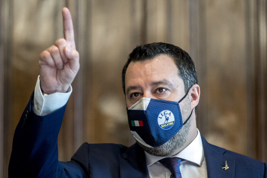 Salvini contro il “suo” Governo: “Ristoranti aperti la sera e no a misure nazionali”