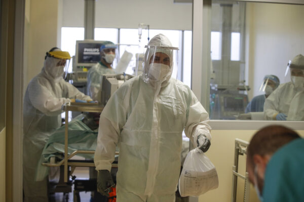 Colori Regioni, tre in arancione e due in rosso per il monitoraggio ISS: “Restare a casa il più possibile”