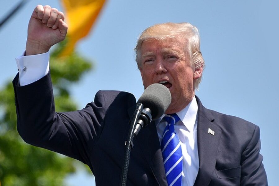 Trump torna all’attacco, licenzia Giuliani e spacca il partito repubblicano