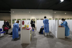 Vaccini, Johnson&Johnson presenta richiesta all’Ema: da Moderna ritardi nelle consegne