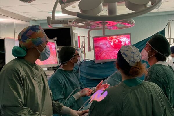 Il Covid non ferma la lotta al cancro: al Policlinico Vanvitelli oltre 50 operazioni contro il tumore ai polmoni