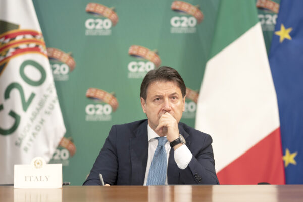 Foto Filippo Attili/Palazzo Chigi/LaPresse 21-11-2020 Roma, Italia PoliticaIl Presidente Giuseppe Conte partecipa al Vertice G20 di RiadIl Presidente del Consiglio, Giuseppe Conte, parteciperà sabato 21 e domenica 22 novembre al Vertice G20 di Riad in formato virtuale. DISTRIBUTION FREE OF CHARGE – NOT FOR SALE – Obbligatorio citare la fonte LaPresse/Palazzo Chigi/Filippo Attili
