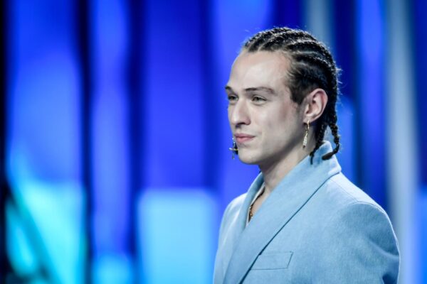 Colpo di scena a Sanremo, salta l’esibizione di Irama stasera: Noemi prenderà il suo posto