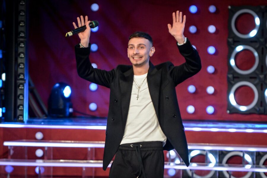 Chi è Random, il rapper in gara a Sanremo con “Torno a te”