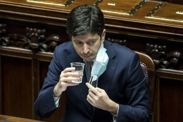 Foto Roberto Monaldo / LaPresse
13-01-2021 Roma
Politica
Camera dei Deputati – Comunicazioni del Ministro della Salute Roberto Speranza sulle ulteriori misure per fronteggiare l’emergenza da Covid-19
Nella foto Roberto Speranza

Photo Roberto Monaldo / LaPresse 
13-01-2020 Rome (Italy) 
Chamber of Deputies – Communications by the Minister of Health Roberto Speranza on measures against the Covid-19 emergency
In the pic Roberto Speranza