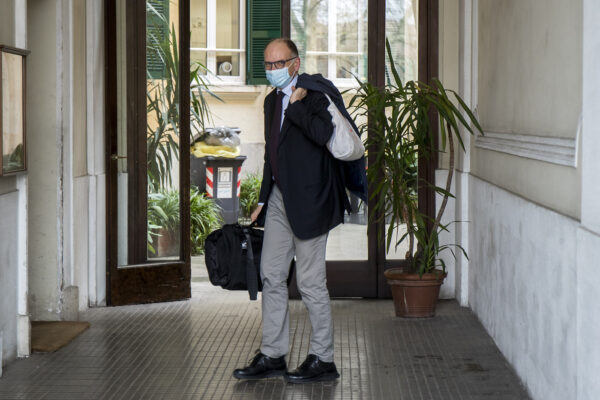 Letta si prende il PD con il benestare di Zingaretti, ma l’alleanza con i 5 Stelle è in bilico