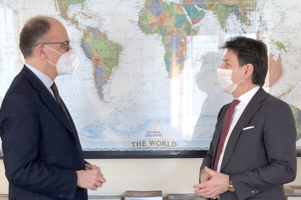 Tra Letta e Conte sboccia l’amore, ma nel M5S comanda ancora Casaleggio: “Per noi l’avvocato del popolo non è nulla” Tra Letta e Conte sboccia l’amore, ma nel M5S comanda ancora Casaleggio: “Per noi l’avvocato del popolo non è nulla”