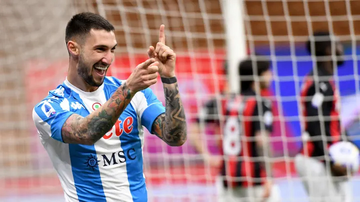 Napoli, la squadra va verso il paradiso Champions mentre la città sprofonda