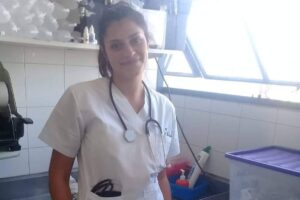 L’orgoglio di ‘pulire culi’, lo sfogo dell’infermiera diventato virale