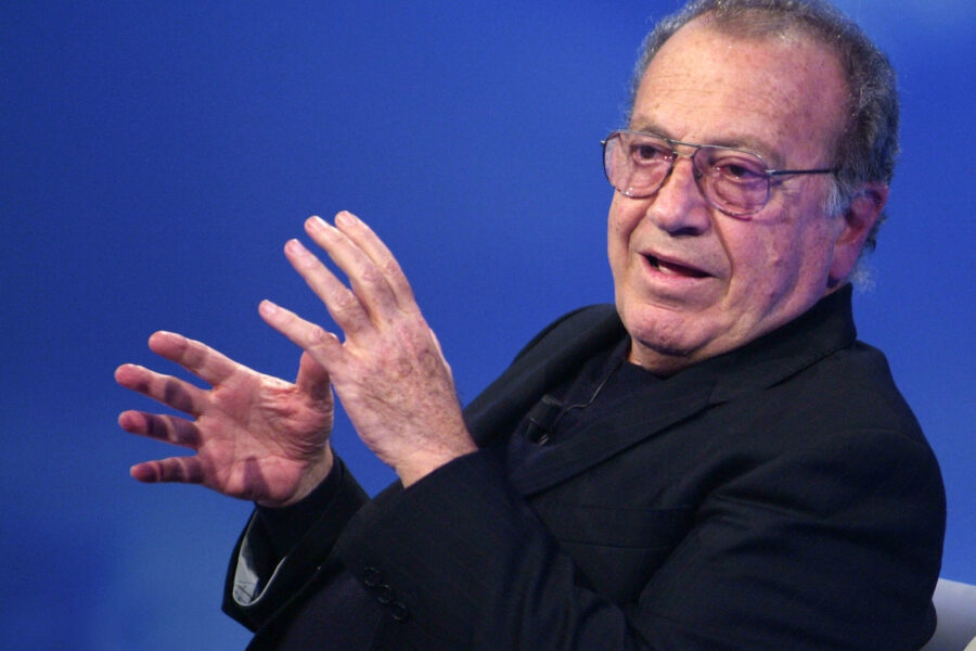 © Stefania D’Alessandro/Lapresse
22-12-2007 Milano, Italia
Spettacolo
Programma televisivo Che tempo che fa
Nella foto: Enrico Vaime 

Italian television show Che tempo che fa