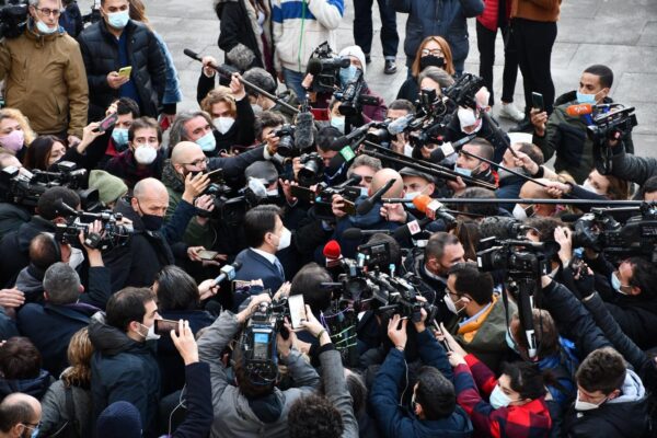Vaccino ai giornalisti? Ottimo per i colleghi in strada e a rischio Vaccino ai giornalisti? Ottimo per i colleghi in strada e a rischio