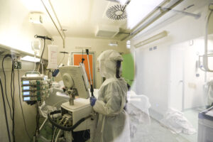 Positiva al covid, ragazzina di 14 anni ricoverata in rianimazione: è il secondo caso in pochi giorni Positiva al covid, ragazzina di 14 anni ricoverata in rianimazione: è il secondo caso in pochi giorni