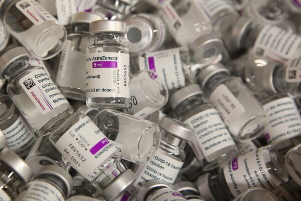 VACCINI ANTI COVID-19 VACCINO FIALA FIALE ASTRAZENECA ASTRA ZENECA VUOTA VUOTE VACCINI ANTI COVID-19 VACCINO FIALA FIALE ASTRAZENECA ASTRA ZENECA VUOTA VUOTE