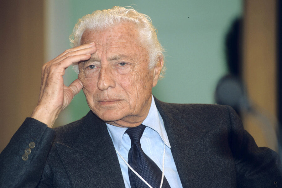 Gianni Agnelli osannato per il centenario della nascita, ma non ha mai chiesto scusa