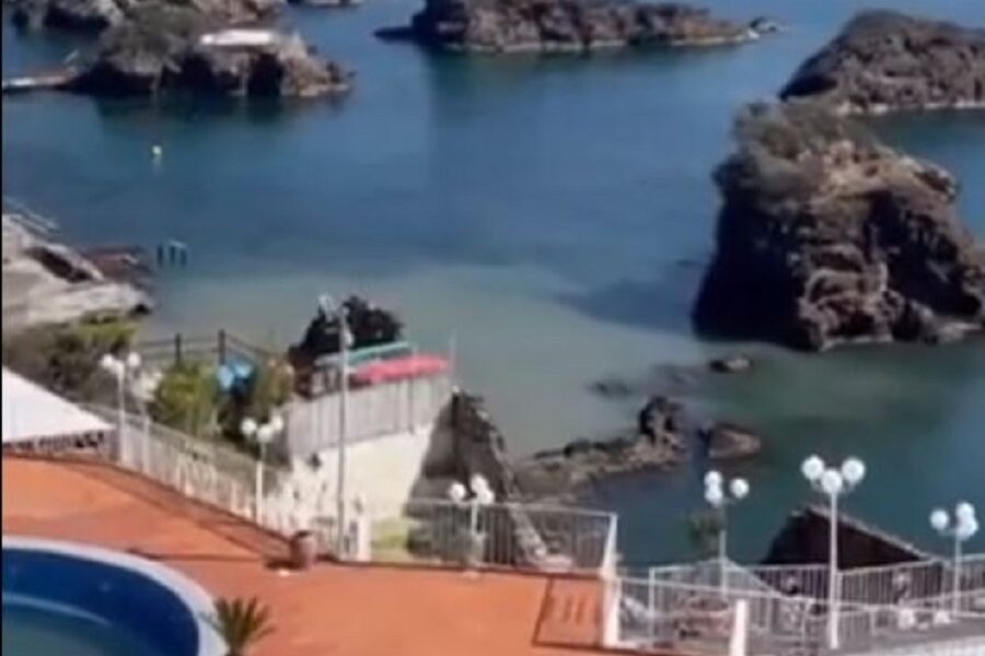 Fanghi in acqua, il mare di Ischia diventa marrone