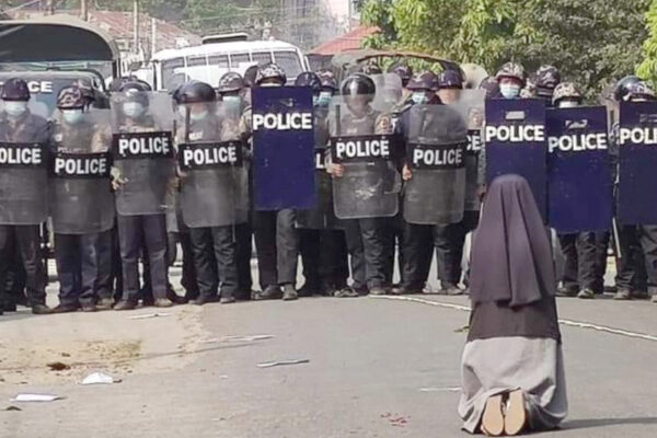 Myanmar, dopo centinaia di morti per un giorno ha vinto la nonviolenza