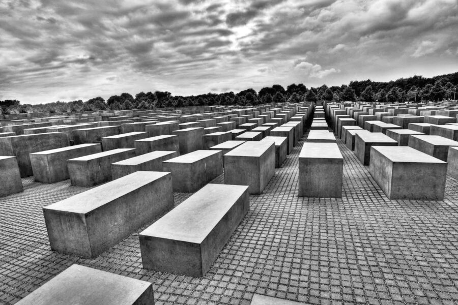 “Prigionieri della storia”, il rapporto tra fatti e momoria raccontato da Keith Lowe