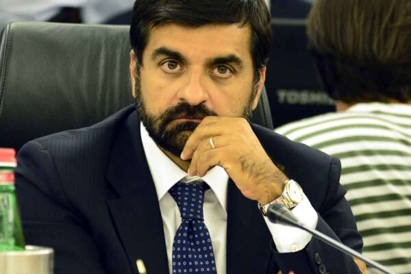 Da due anni la magistratura incassa, ma se messa alle strette metterebbe il Parlamento in difficoltà