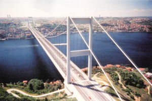 Il Ponte sullo Stretto va fatto ma come atto finale di un ripensamento infrastrutturale della Sicilia