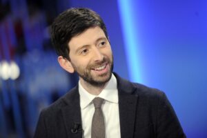 Sondaggio Ipsos, Speranza si riprende la sinistra: è il leader più apprezzato, davanti a Meloni e Salvini. Renzi è ultimo