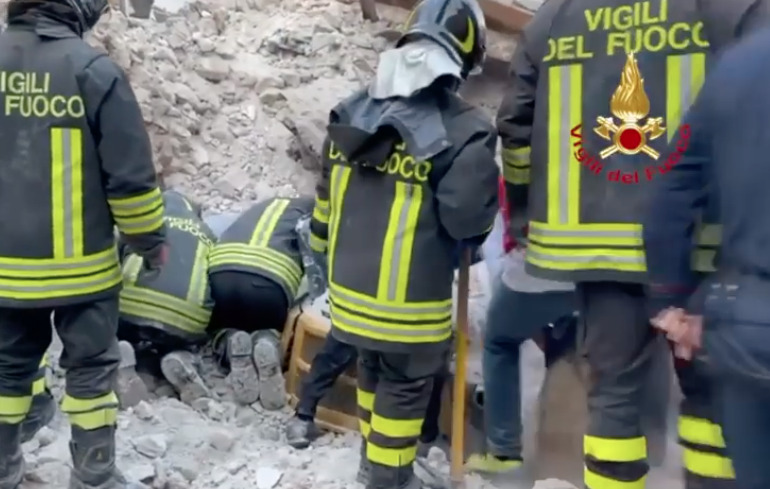 Crolla fabbricato, due operai morti durante i lavori post sisma a L’Aquila