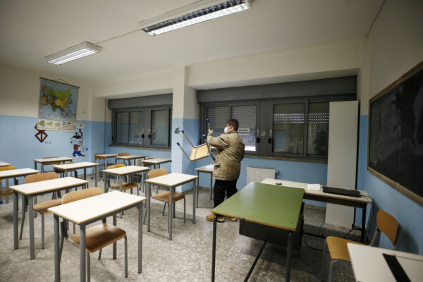 “Nel mondo ogni studente ha perso 74 giorni di scuola”, l’istruzione vittima della pandemia