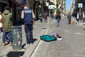 Esplosione in via Toledo, paura per pacco bomba: “Ma erano solo panni”
