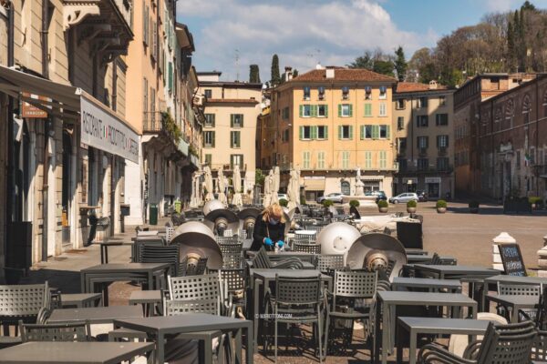 Un anno di emergenza, viaggio nella città di Brescia: “Salviamo gli adolescenti”
