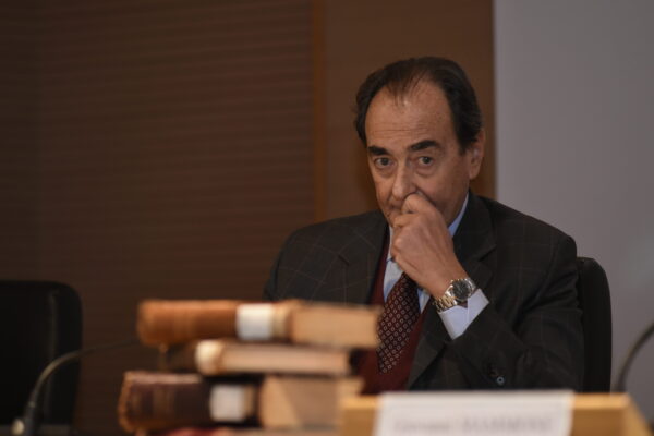 Corriere e Repubblica dopo Viola vogliono la testa di Lanzi: killer per conto dei Pm Corriere e Repubblica dopo Viola vogliono la testa di Lanzi: killer per conto dei Pm